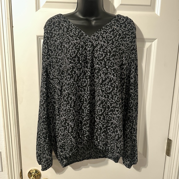 Chaus Tops - Chaus Black Monochrome Floral Top